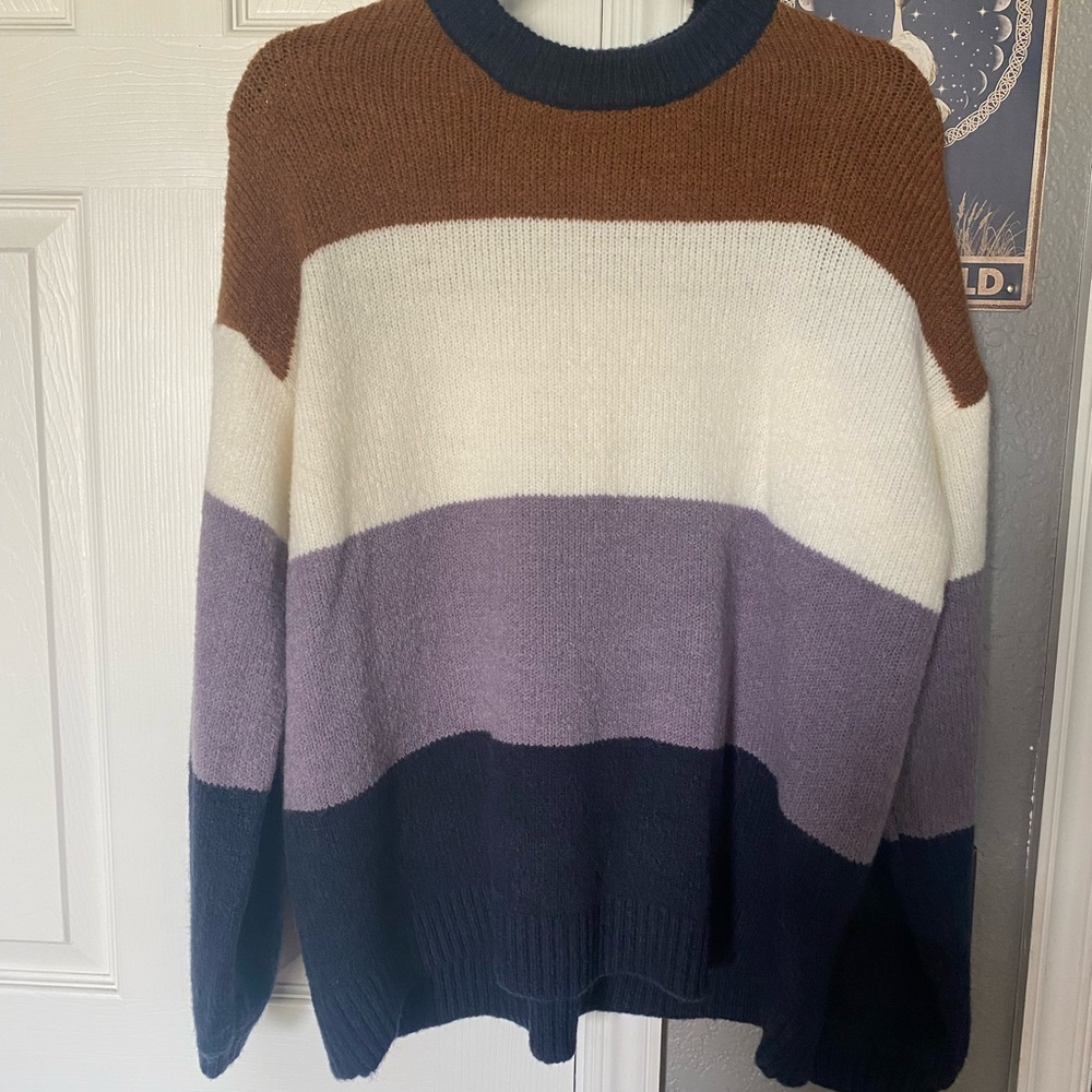 Crew neck sweater M/L boutique style